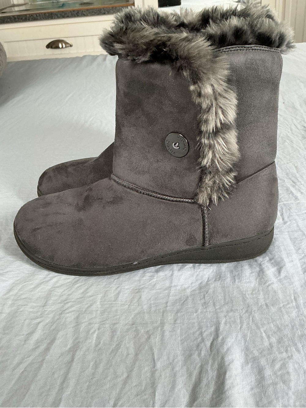 Vionic Gray Faux-Fur Plush Winter Boots